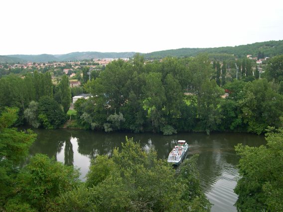  bateau de voyageurs sur le Lot